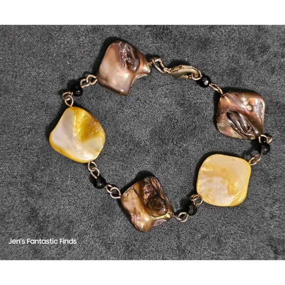 Handcrafted Shell & Glass Bead Bracelet With Lobster Clasp - Picture 2 of 11